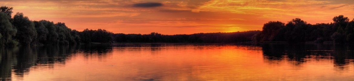 jezioro zachód słońca panorama-min