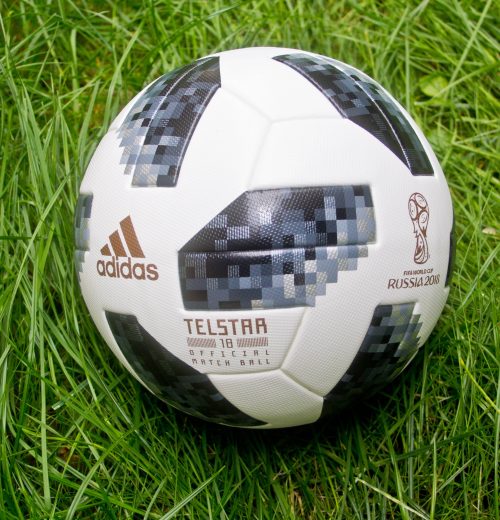 Bramka jest jedna, a piłki są dwie – którą wybrać Piłka Adidas Telstar World Cup VS Nike Premiere League Ordem 4 (5)