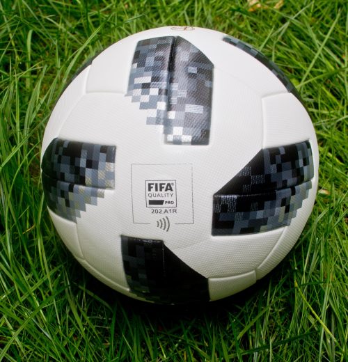 Bramka jest jedna, a piłki są dwie – którą wybrać Piłka Adidas Telstar World Cup VS Nike Premiere League Ordem 4 (6)