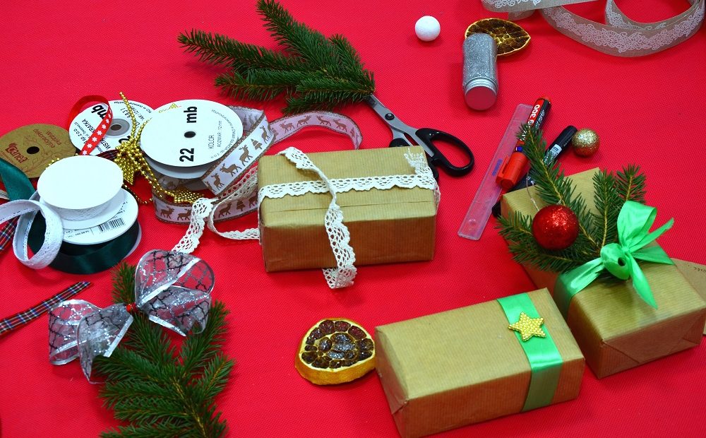 Pakowanie prezentów świątecznych, czyli jak zrobić dobre pierwsze wrażenie – ozdobne pakowanie prezentów 5